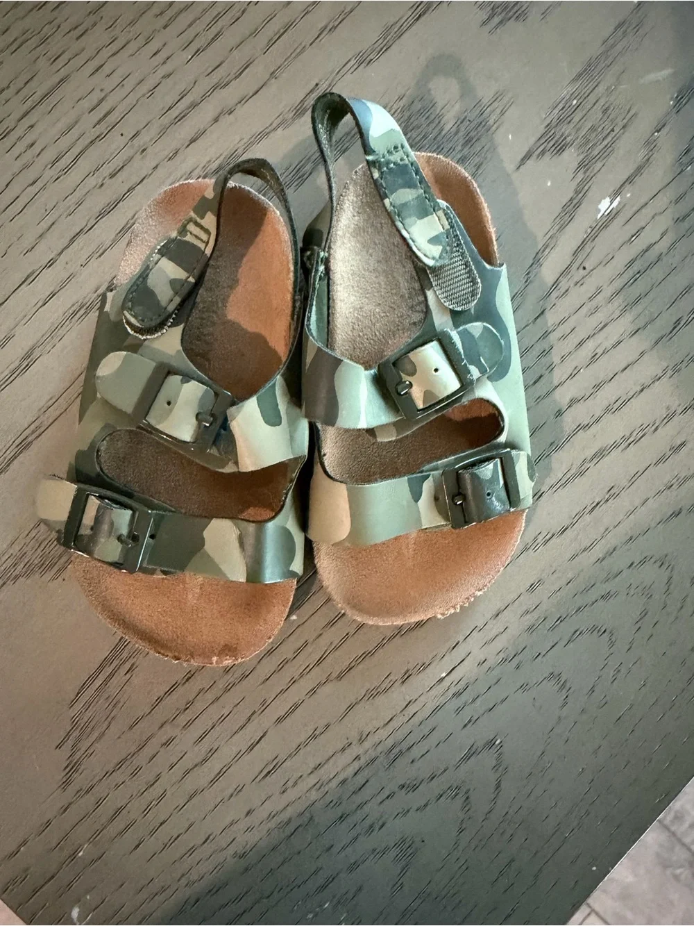 Old Navy Kids Camo Buckle Sandals in Green and Brown